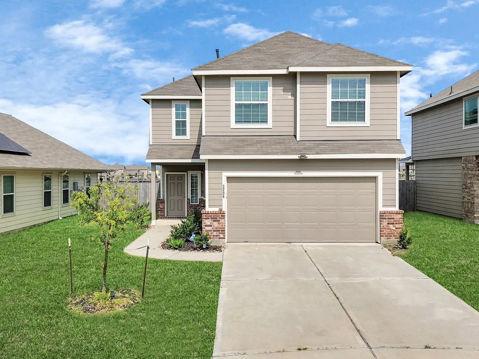 4 bed, 2.5 bath, 2134 sqft, $2,550 — Photo 3