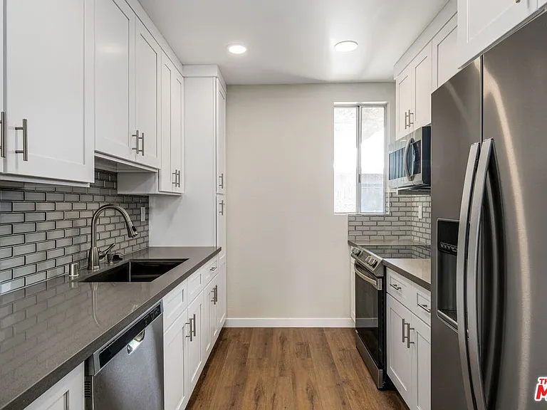1342 Harvard St #201 — Photo 6