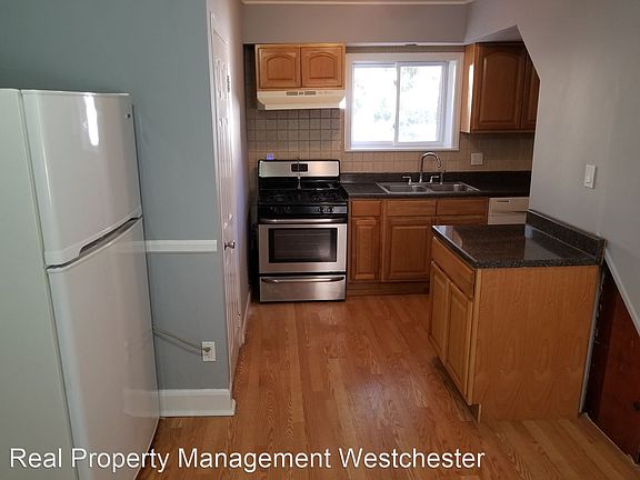 4th image of 11 Tunis Ave #1