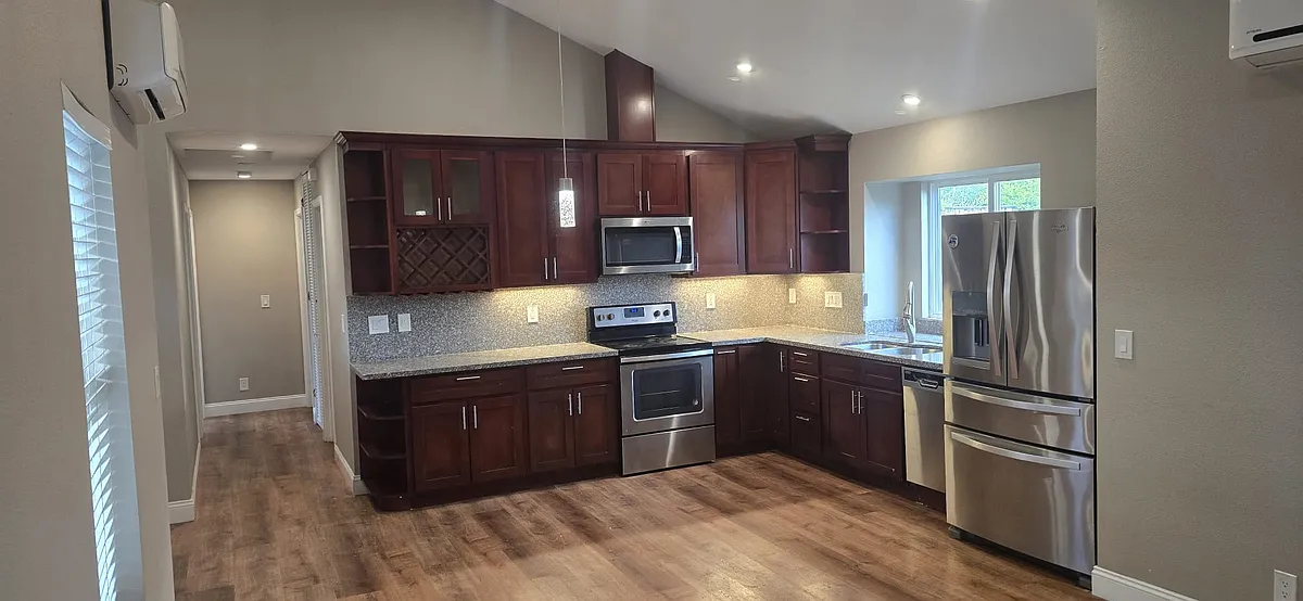 Building Photo - 2604 Sierra Vista Ct #2
