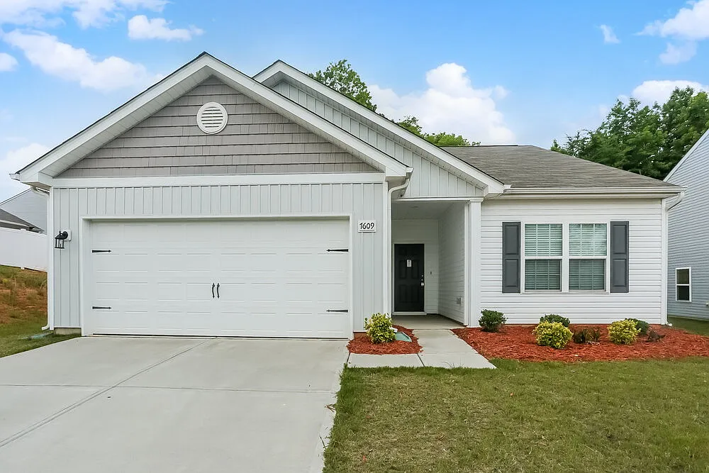 3 bed, 2.0 bath, 1342 sqft, $2,130 — Photo 1