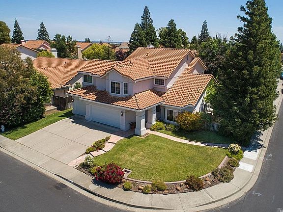 3rd image of 301 Greyhawk Ct