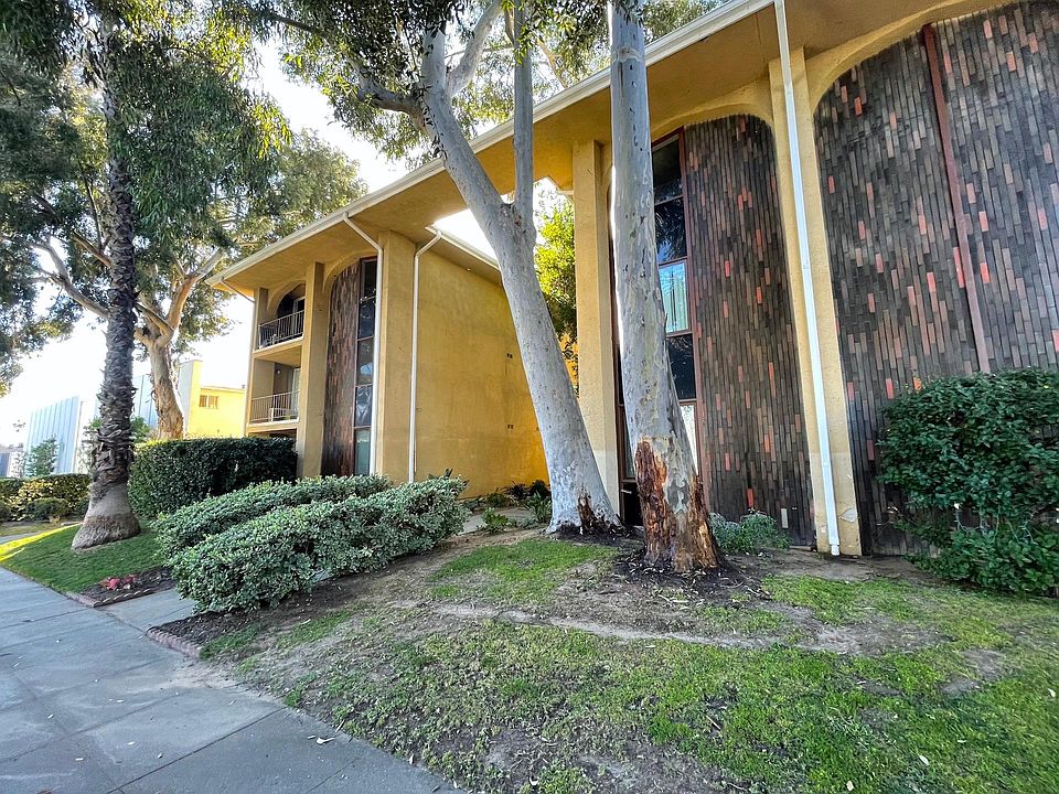1st image of 465 S Los Robles Ave APT 6