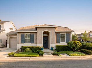 11 W Barcelona Ln, Clovis, CA 93619