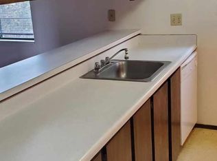 430 1st St #105, Raymond, WA 98577
