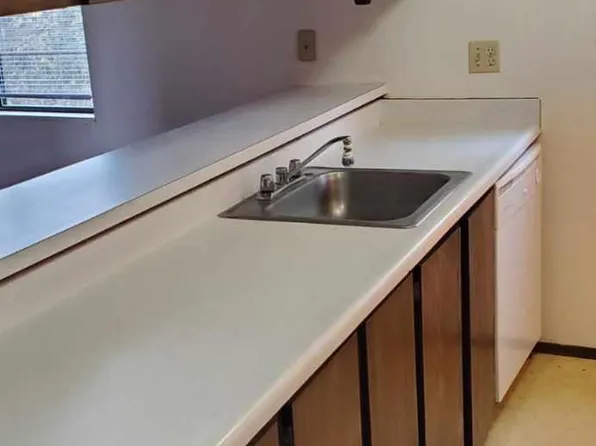 430 1st St APT 101, Raymond, WA 98577