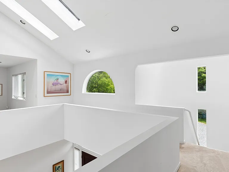 135 Edgemere Dr — Photo 33