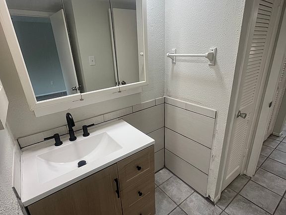 4th image of 1577 Greenlea Dr APT 6
