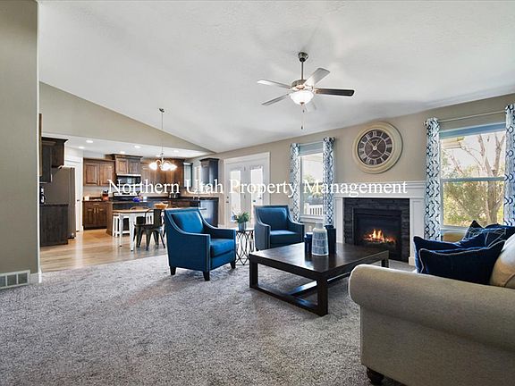 3 Livign Room View 2_02092023