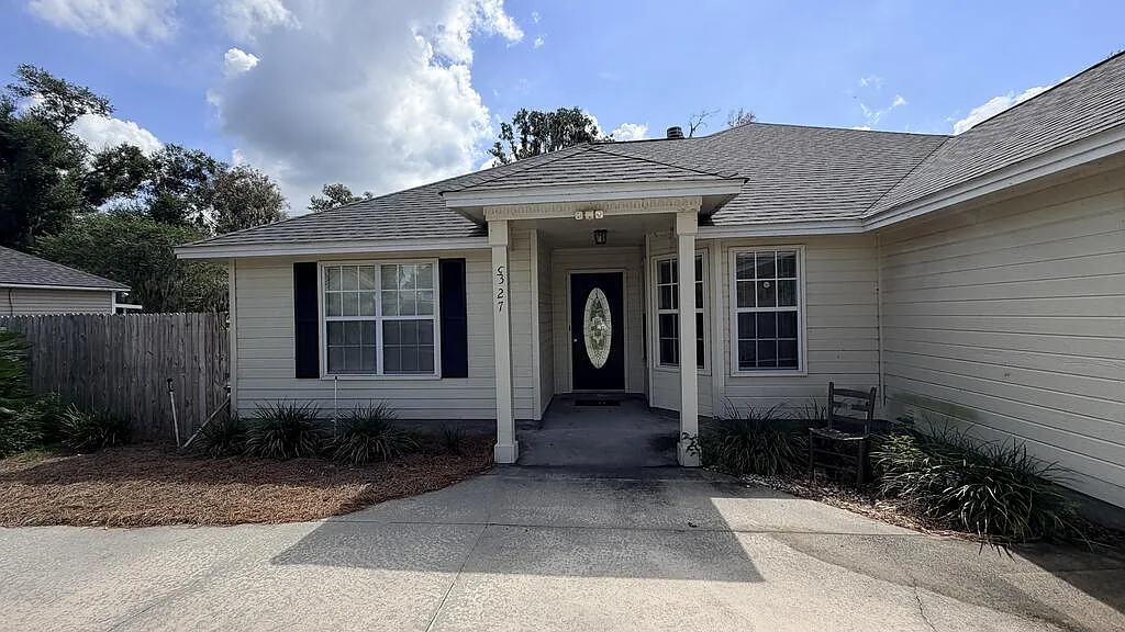 3 bed, 2.0 bath, 1988 sqft, $1,800 — Photo 2