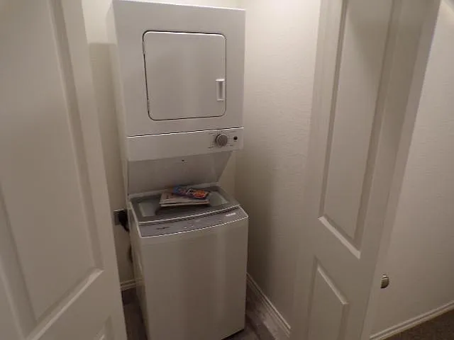 690 Union Ave #4 — Photo 11