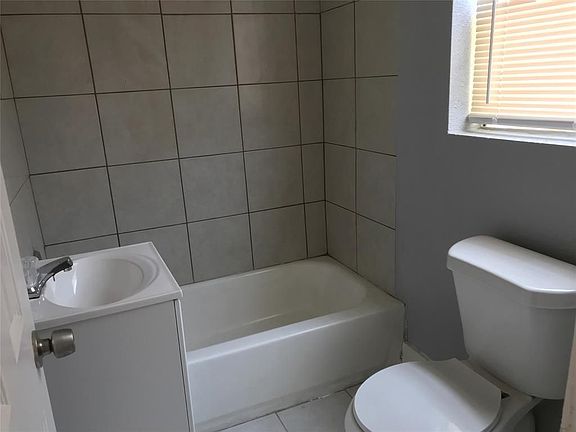 5th image of 2711 Avenue K