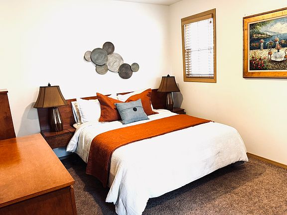 Spacious En Suite Upper Level
