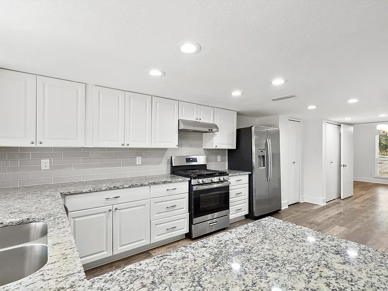 2814 Lindbergh Dr — Photo 14