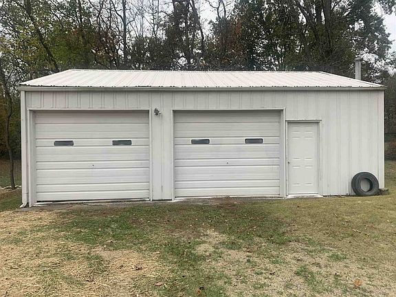 3rd image of 305 E State Road 64