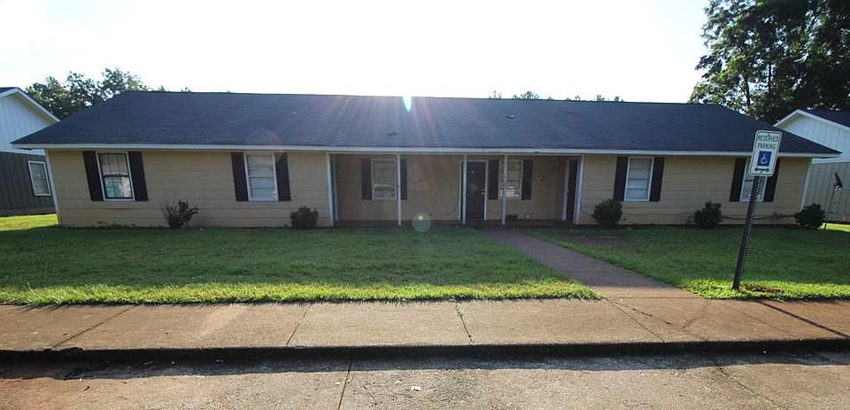 2nd image of 312 Carriage Ln