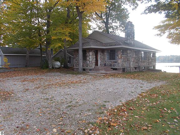 4th image of 3672 Forest Dr