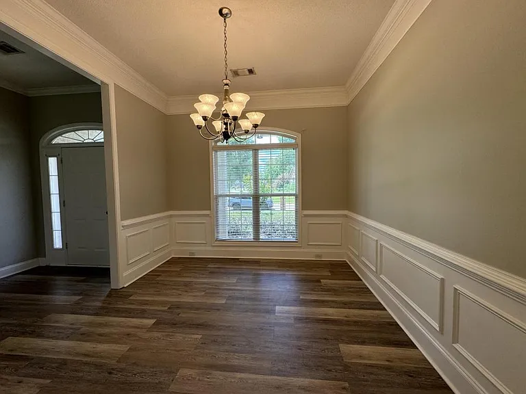 204 Mahan Dr — Photo 5