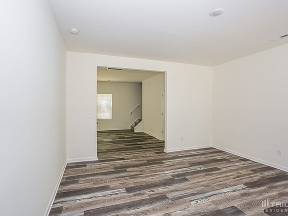 3rd image of 412 Mables Ct
