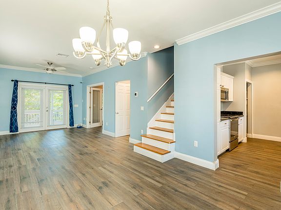 3rd image of 37 Coral Way