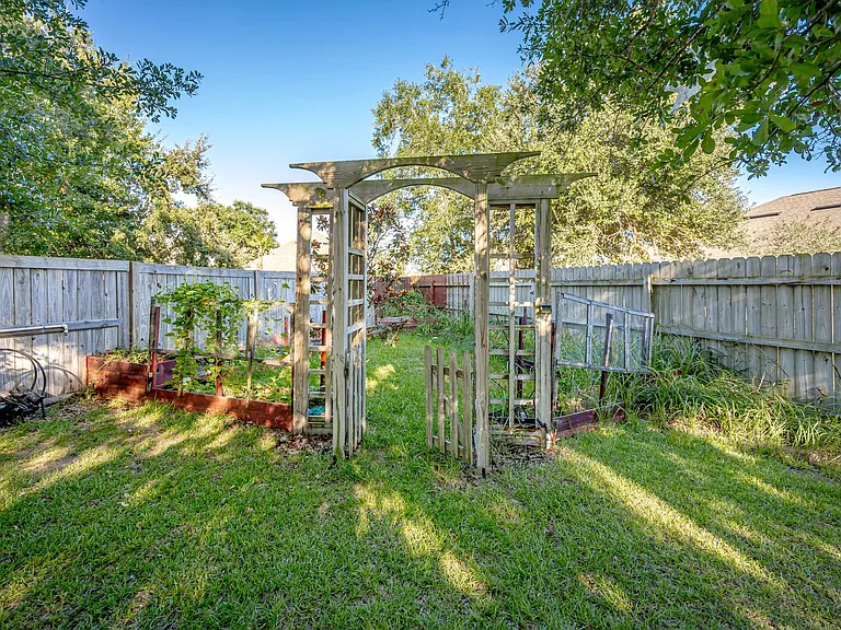 1013 Silverbell Cv — Photo 64