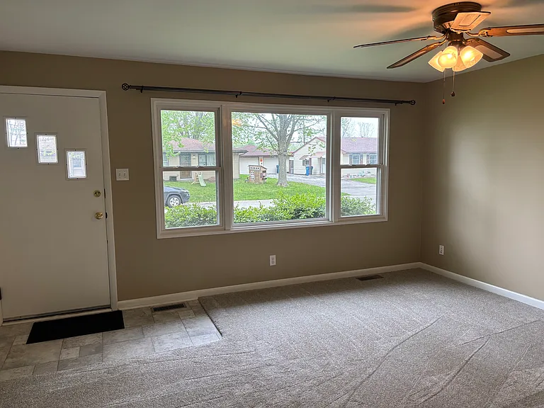 374 Raritan Dr — Photo 8