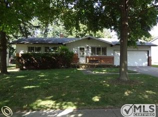 1391 Jeffwood Dr, Waterford, MI 48327