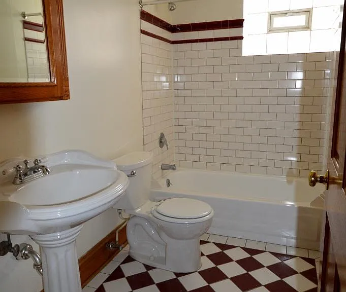 2116 W Berteau Ave #1 — Photo 12