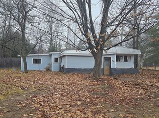 24 Silver Creek Dr, Marquette, MI 49855