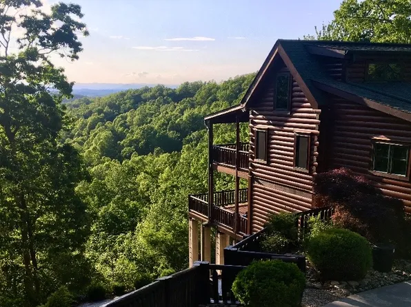 149 Mountain Lakes Dr, Tryon, NC 28782
