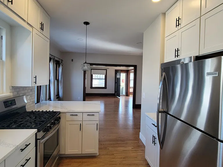 906 Indiana Ave — Photo 8