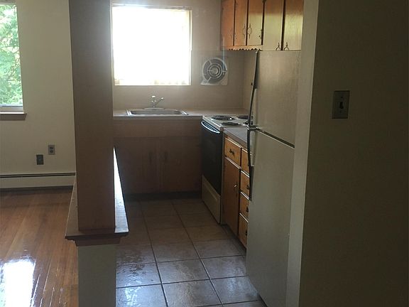 4th image of 20 Hunt St APT 17B