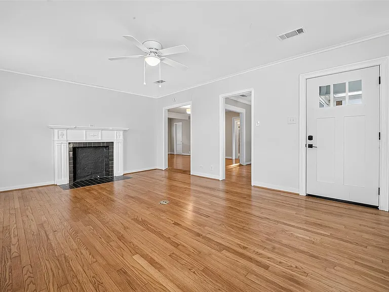 2406 Southgate Blvd — Photo 4