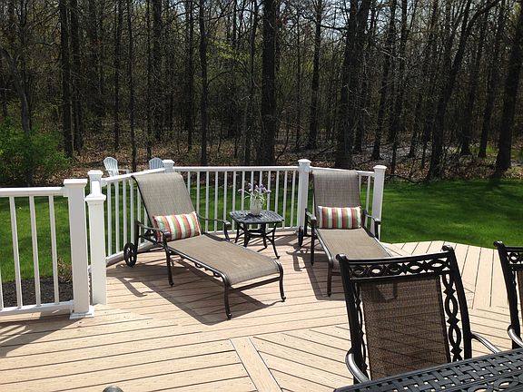 4th image of 490 Riverwalk Dr