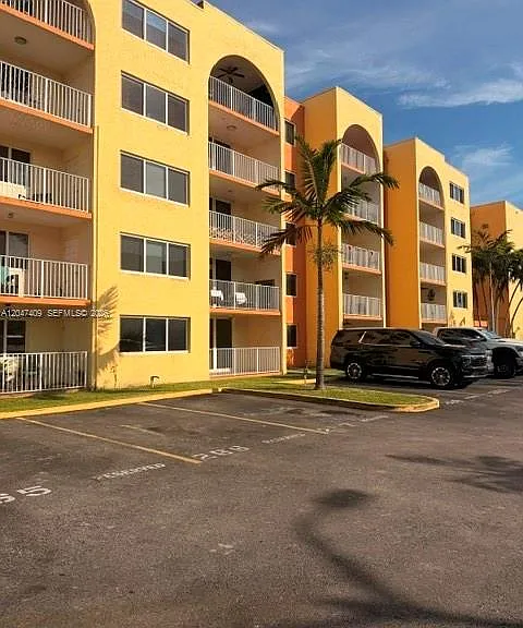 6930 Miami Gardens Dr #1-517 — Photo 1