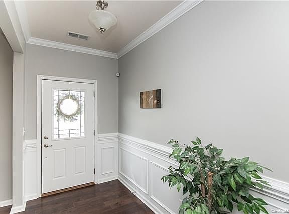 4th image of 343 Thornhill St