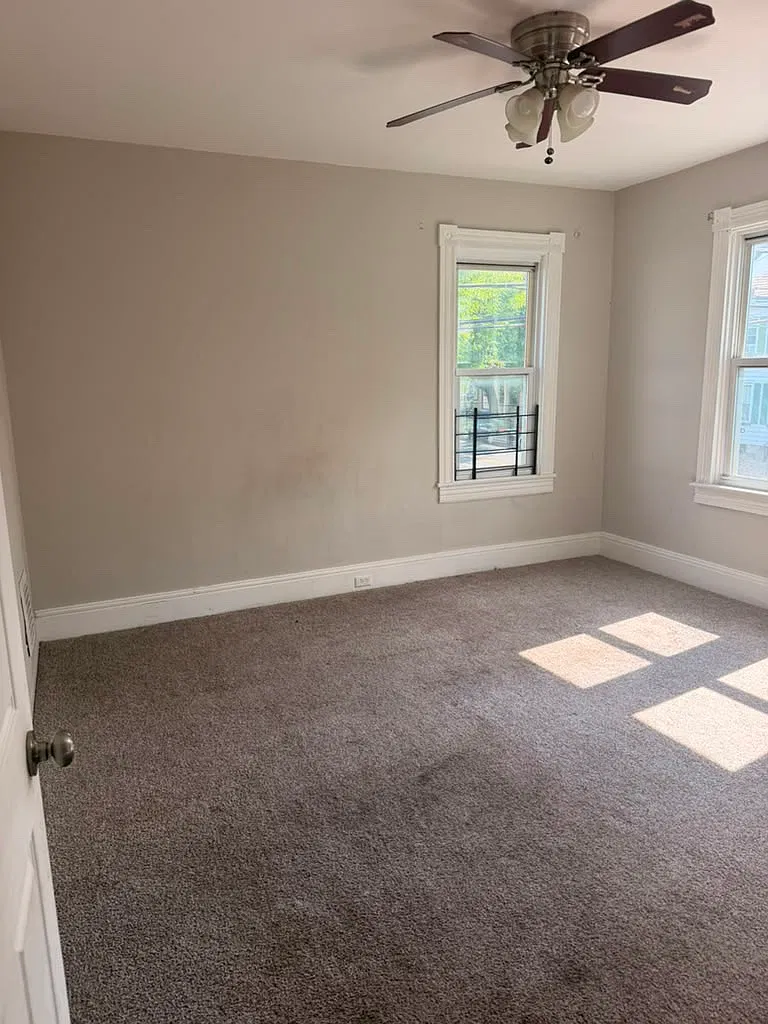 3 bed, 2110 sqft, $2,300 — Photo 3