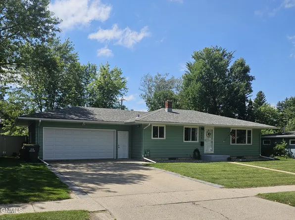 205 15th Ave NE, Jamestown, ND 58401