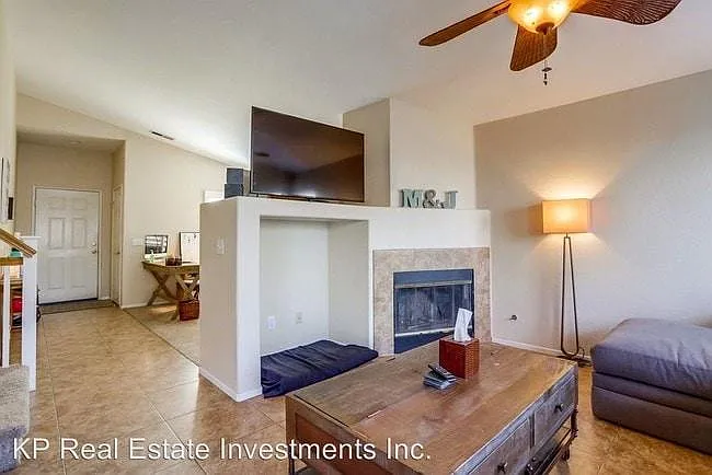 3 bed, 2.5 bath, 1532 sqft, $3,750 — Photo 4