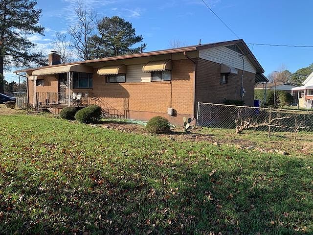 1st image of 900 Dandridge Dr