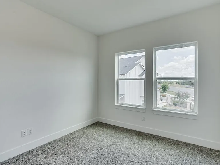 206 Topaz #1502 — Photo 31