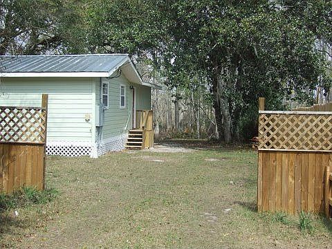 Partial fencing from street