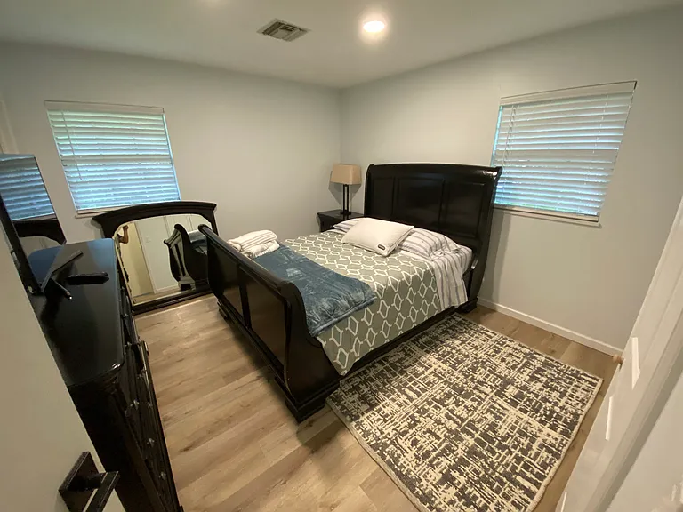 5582 Mercury Rd — Photo 3