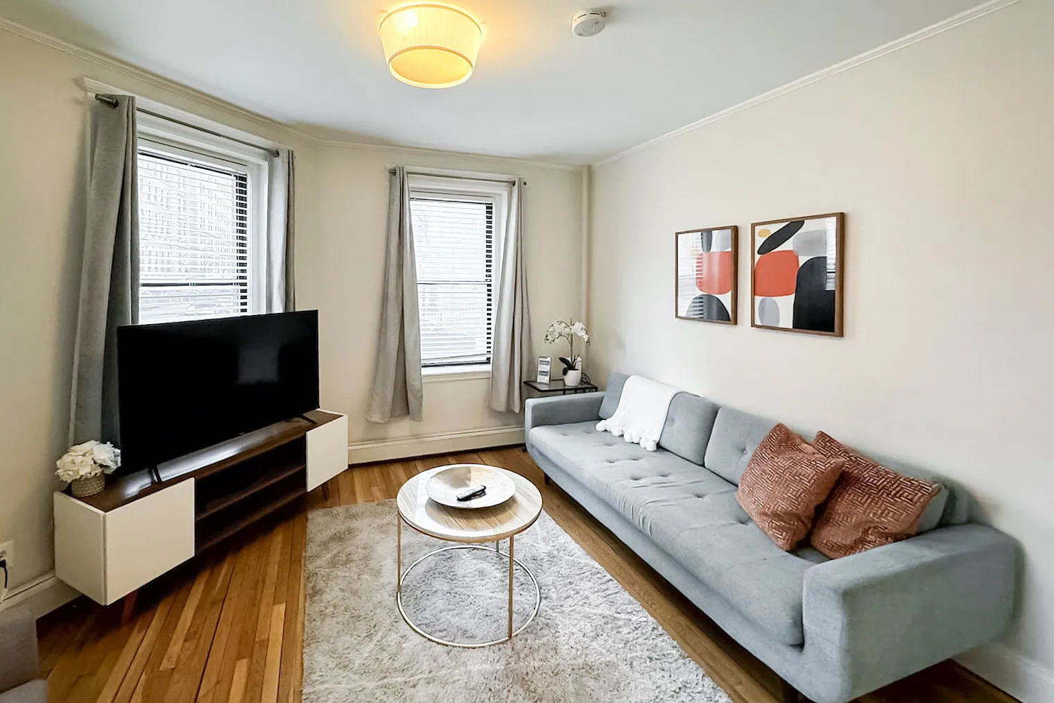 1 bed, 1.0 bath, 398 sqft, $5,527 — Photo 1