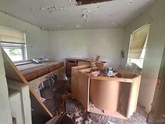 2nd image of 421 W 8th St