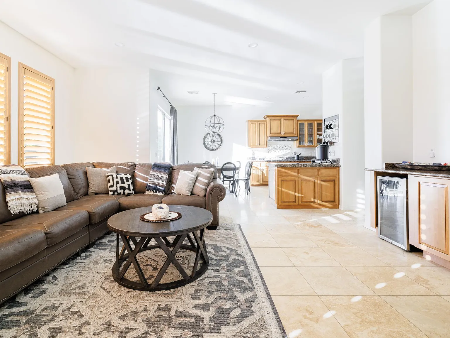 4 bed, 3.5 bath, 3867 sqft, $6,000 — Photo 4