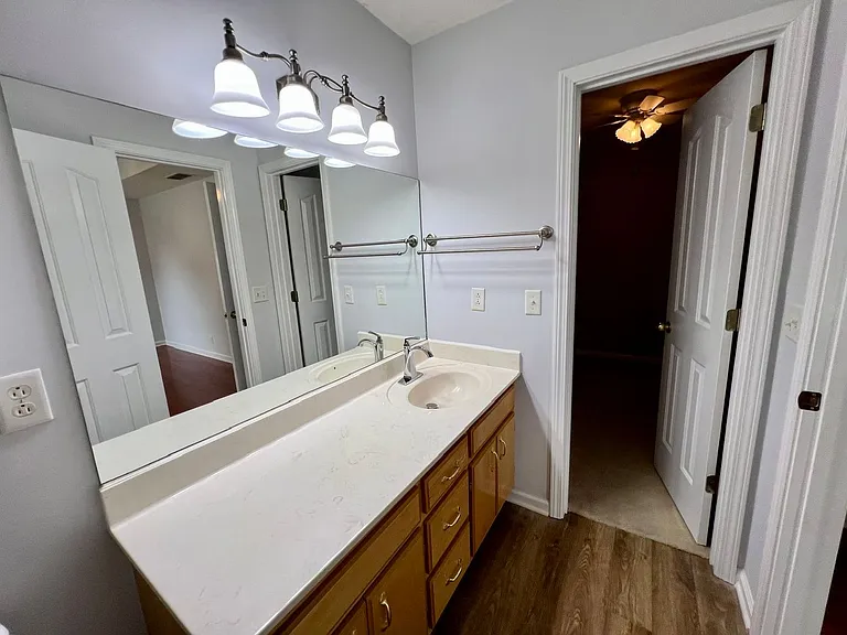 2720 Roscommon Dr — Photo 19