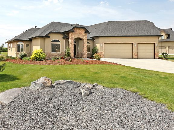 2nd image of 720 W Aristocrat Dr