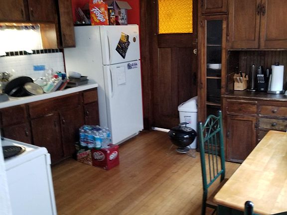 4th image of 3360 N Oakland Ave