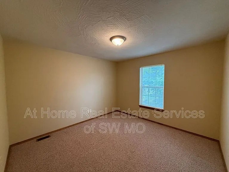 1082 Daisy Falls Dr — Photo 8